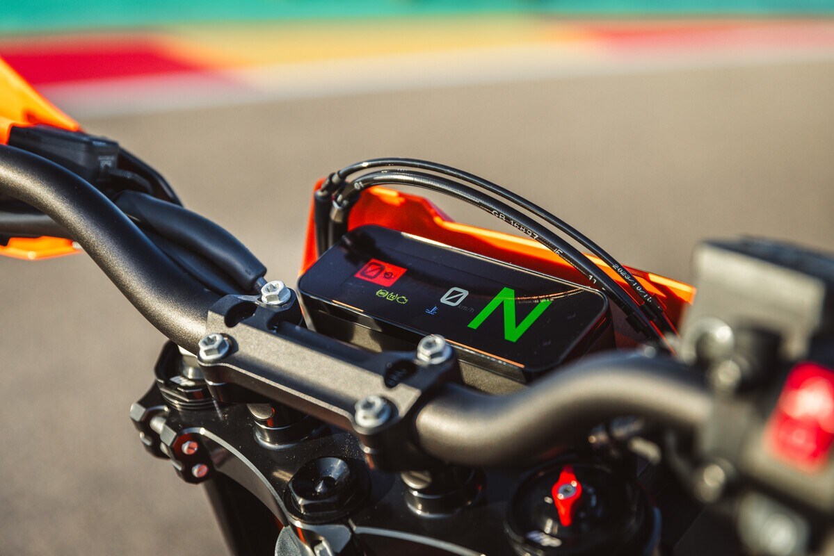 Presentate le nuove KTM 690 Enduro R e 690 SMC R 2026